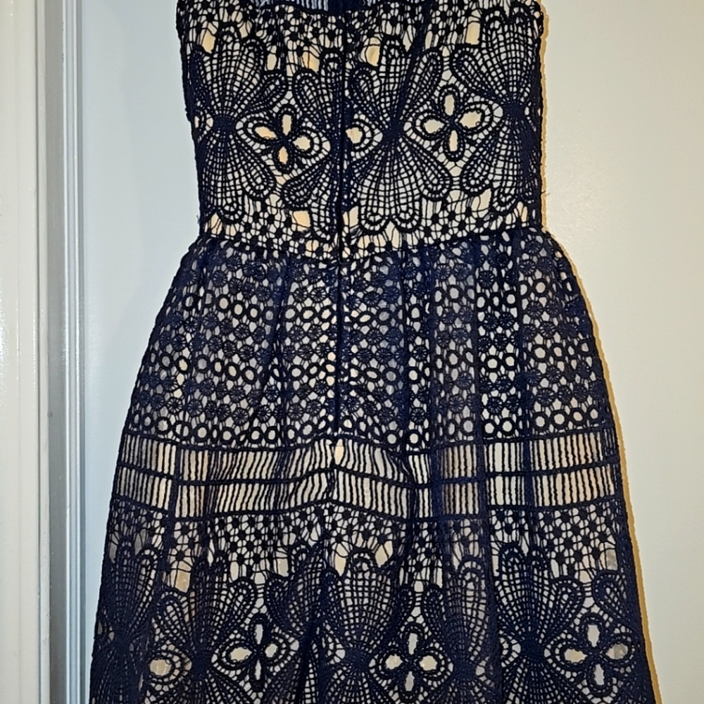 Francesca's Collection Size Medium - Picture 2 of 3